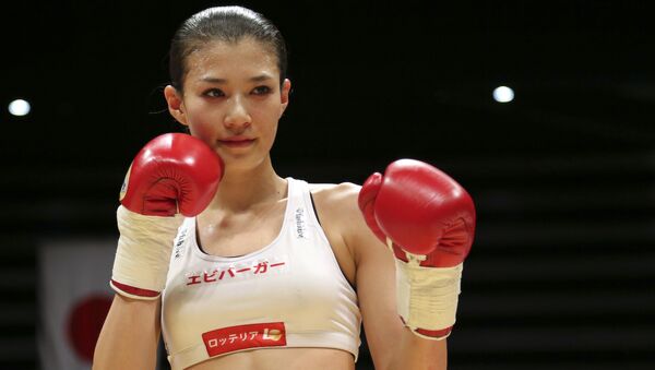 Japan's Tomomi Takano poses for photographers after defeating her compatriot Hisami Oishi in their women's super flyweight four-round boxing match in Tokyo. (File) - Sputnik International
