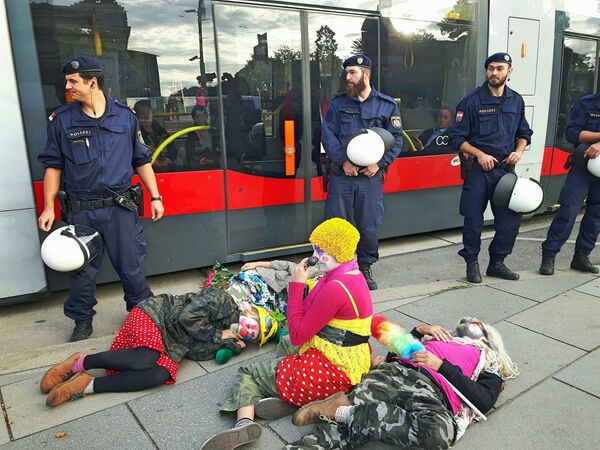 Clowns' protest campaign Clowns' protest campaign - Sputnik International