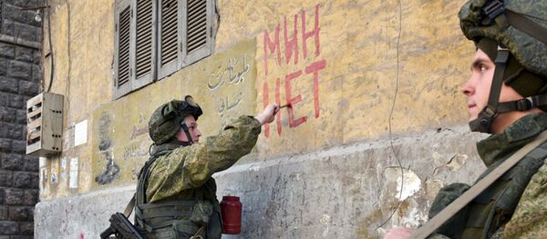 Russian servicemen conduct mine clearing in residential areas in Aleppo, Syria Russian servicemen conduct mine clearing in residential areas in Aleppo, Syria - Sputnik International