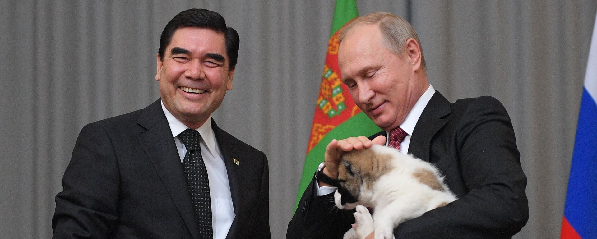 President Vladimir Putin, right, meets with President and Prime Minister of Turkmenistan Gurbanguly Berdimuhamedow - Sputnik International, 1920, 12.12.2025