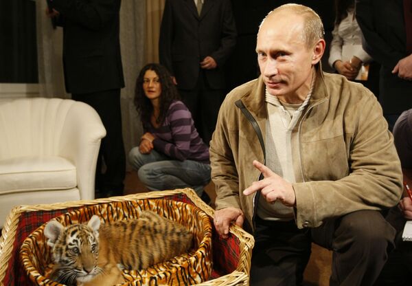 Putin's Love of Animals Through His Presidential Career - Sputnik International