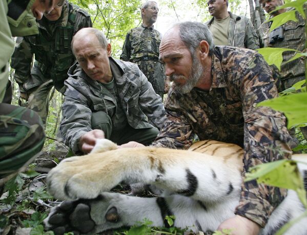 Putin's Love of Animals Through His Presidential Career - Sputnik International