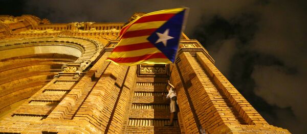 A man waves a separatist Catalonian flag at a pro-independence rally in Barcelona, Spain, October 10, 2017 A man waves a separatist Catalonian flag at a pro-independence rally in Barcelona, Spain, October 10, 2017 - Sputnik International