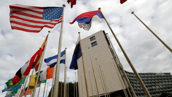 An American flag flies outside the headquarters of the United Nations Educational, Scientific and Cultural Organization (UNESCO) in Paris, France, October 12, 2017 - Sputnik International