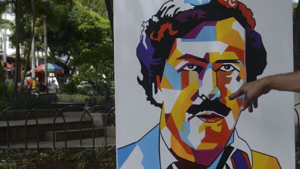 Painting depicting late Colombian drug lord Pablo Escobar are on display at Lleras Park in Medellin, Colombia - Sputnik International