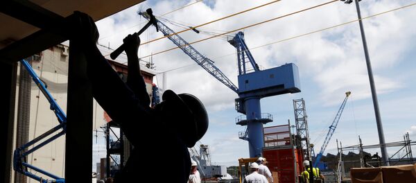 A worker uses a hammer at the exit of the hanger of HMS Queen Elizabeth, the first of two aircraft carriers being built by British defence firm BAE Systems, at the Rosyth Dockyard in Fife, Scotland June 17, 2014 A worker uses a hammer at the exit of the hanger of HMS Queen Elizabeth, the first of two aircraft carriers being built by British defence firm BAE Systems, at the Rosyth Dockyard in Fife, Scotland June 17, 2014 - Sputnik International