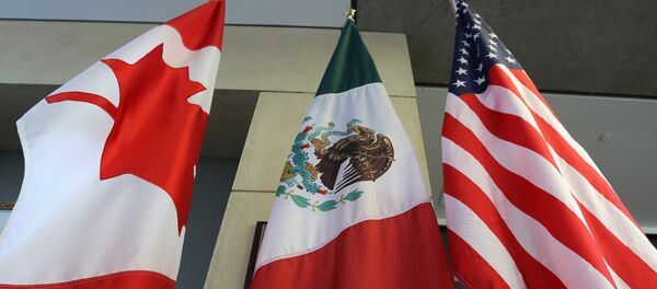The Mexican, US and the Canadian flags sit in the lobby where the third round of the NAFTA renegotiations are taking place in Ottawa, Ontario, September 24, 2017 - Sputnik International