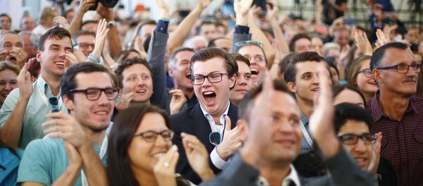 Supporters of the Peoples Party (OeVP) react after first exit polls, during the party meeting in Vienna, Austria October 15, 2017 - Sputnik International