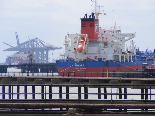 Canvey Island tanker Inyala and DP port - Sputnik International