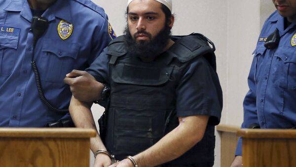 Ahmad Khan Rahimi, the man accused of setting off bombs in New Jersey and New York in September is led into court in Elizabeth, N.J - Sputnik International