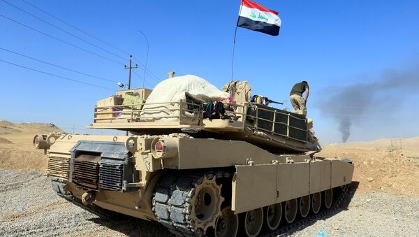 A tank belonging to Iraqi army is seen in Dibis area on the outskirts of Kirkuk, Iraq October 17, 2017. - Sputnik International