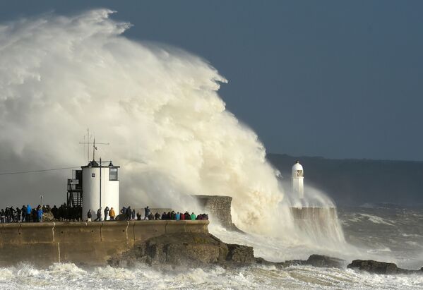 Storm Ophelia: Devastating Natural Disaster Hits UK, Ireland - Sputnik International