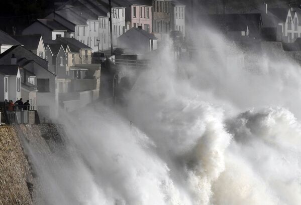 Storm Ophelia: Devastating Natural Disaster Hits UK, Ireland - Sputnik International