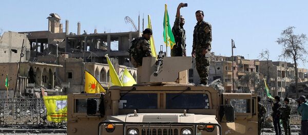 A Fighter of Syrian Democratic Forces takes a selfie as he stands on a military vehicle in Raqqa, Syria October 17, 2017 - Sputnik International