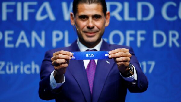 FIFA World Cup European Play-Off Draw - Zurich, Switzerland - October 17, 2017 Former Spanish player Fernando Hierro displays the name 'Italy' during the draw - Sputnik International