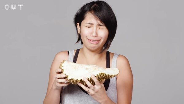 100 People Try Durian - Keep It 100 - Sputnik International