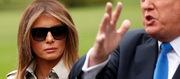 First Lady Melania Trump looks on as US President Donald Trump speaks to reporters upon his departure from the White House in Washington, US, October 13, 2017. - Sputnik International