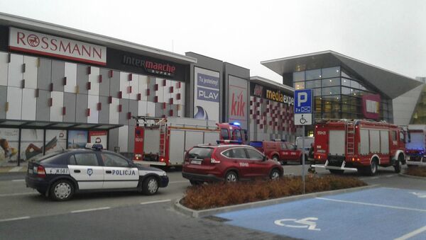 Police and firefighters' cars and trucks stand in front of the VIVO shopping mall where a 27-year-old man attacked people with a knife killing one person and injuring several others in Stalowa Wola, southeastern Poland - Sputnik International