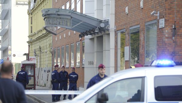 Police officers stand in front of the entrance of the Church of Scientology of Budapest headquarters in Vaci Road in Budapest, Hungary, Wednesday, Oct. 18, 2017. - Sputnik International