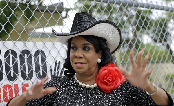 Rep. Frederica Wilson, D-Fla., talks to reporters, Wednesday, Oct. 18, 2017, in Miami Gardens, Fla. - Sputnik International