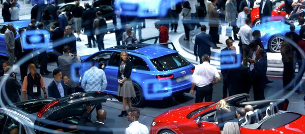 A projection of the Virtual Cockpit is seen as visitors inspect cars presented at the Audi stall during the media day at the Frankfurt Motor Show (IAA) in Frankfurt, Germany September 16, 2015 - Sputnik International