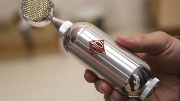 Soyuz vacuum-tube microphone produced by Pavel Bazdyrev's enterprise in Tula - Sputnik International