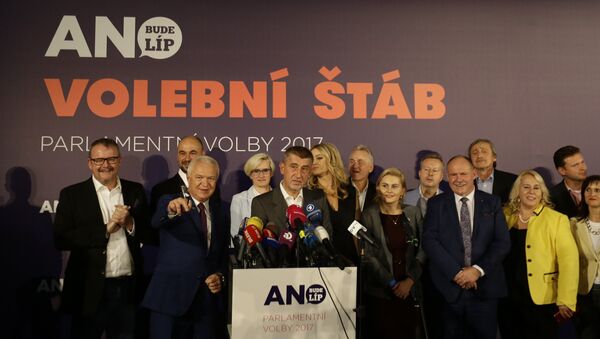 The leader of ANO party Andrej Babis with his fellow party members attends a news conference at the party's election headquarters after the country’s parliamentary elections in Prague, Czech Republic October 21, 2017 - Sputnik International