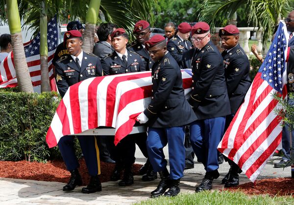An honor guard carries the coffin of US Army Sergeant La David Johnson, who was among four special forces soldiers killed in Niger, at a graveside service in Hollywood, Florida, October 21, 2017. An honor guard carries the coffin of US Army Sergeant La David Johnson, who was among four special forces soldiers killed in Niger, at a graveside service in Hollywood, Florida, October 21, 2017. - Sputnik International