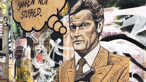 'Brexit?! Shaken Not Stirred' street art - Sputnik International