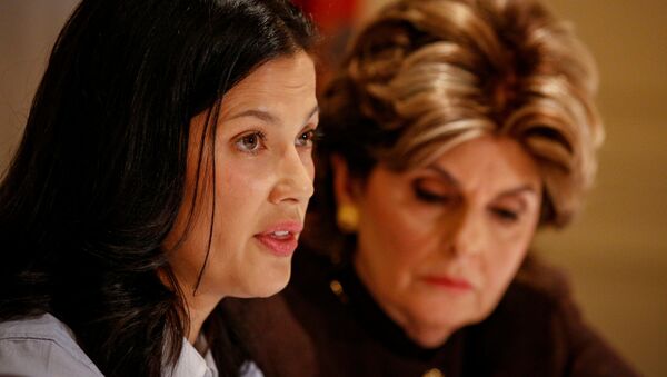 New alleged victim of Harvey Weinstein, Natassia Malthe and her lawyer Gloria Allred hold a news conference in New York City, U.S., October 25, 2017 - Sputnik International
