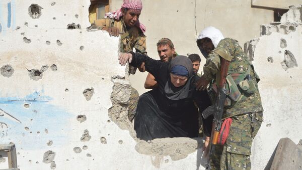 Residents of the liberated Raqqa province. File photo - Sputnik International