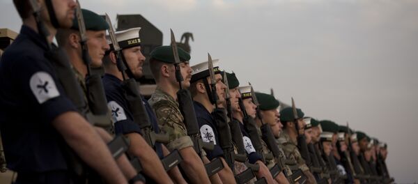 Crew members of the British Royal Navy amphibious assault ship HMS Bulwark holds weapons as the ship is anchored in Haifa port, Israel, Tuesday, Nov. 22, 2016. Crew members of the British Royal Navy amphibious assault ship HMS Bulwark holds weapons as the ship is anchored in Haifa port, Israel, Tuesday, Nov. 22, 2016. - Sputnik International