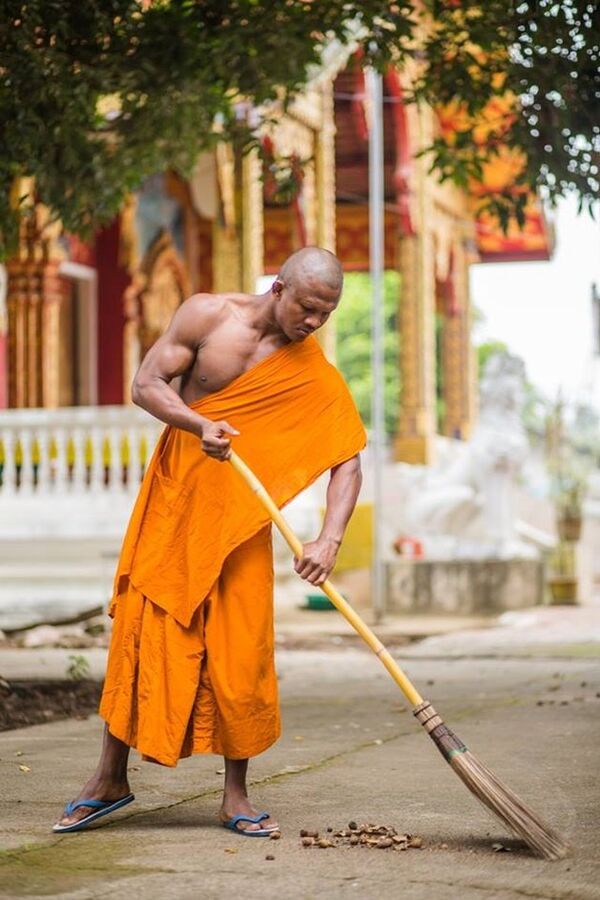 The photoshop battle was dubbed, A muscle-ridden Monk sweeping a sidewalk The photoshop battle was dubbed, A muscle-ridden Monk sweeping a sidewalk - Sputnik International