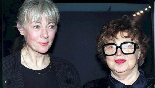 Dame Muriel Spark (right), winner of the 1997 David Cohen British Literature Prize, poses with with Geraldine McEwan (the actress who played Miss Jean Brodie in the BBC's adaption of The Prime of Miss Jean Brodie written by Dame Muriel in 1961). - Sputnik International