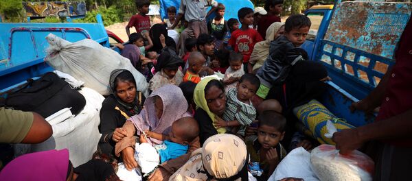 Rohingya refugees who arrived from Myanmar wait on a truck that will take them to a refugee camp from a relief centre in Teknaf, Bangladesh, October 25, 2017 Rohingya refugees who arrived from Myanmar wait on a truck that will take them to a refugee camp from a relief centre in Teknaf, Bangladesh, October 25, 2017 - Sputnik International