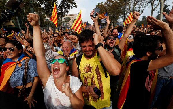 People celebrate after the Catalan regional parliament declares the independence from Spain in Barcelona, Spain - Sputnik International