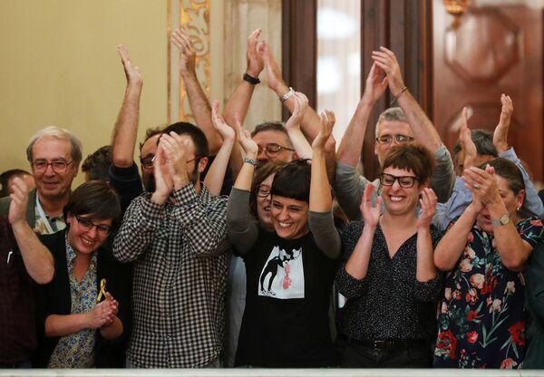 Leftist CUP party members applaud during a ceremony after the Catalan regional parliament declared independence from Spain in Barcelona, Spain Leftist CUP party members applaud during a ceremony after the Catalan regional parliament declared independence from Spain in Barcelona, Spain - Sputnik International