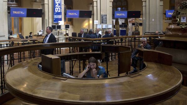 A worker speaks on a cell phone at the Stock Exchange in Madrid - Sputnik International