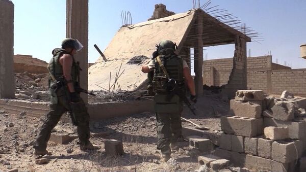 Servicemen during the efforts to demine the city of Deir ez-Zor, Syria - Sputnik International