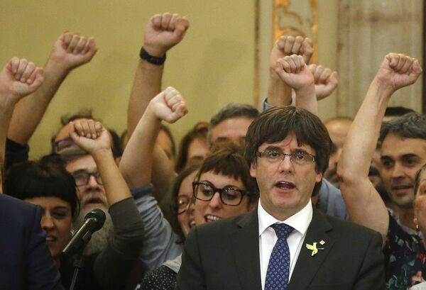 Catalan President Carles Puigdemont sings the Catalan anthem inside the parliament after a vote on independence in Barcelona, Spain, Friday, Oct. 27, 2017. Catalan President Carles Puigdemont sings the Catalan anthem inside the parliament after a vote on independence in Barcelona, Spain, Friday, Oct. 27, 2017. - Sputnik International
