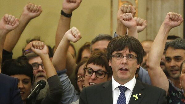 Catalan President Carles Puigdemont sings the Catalan anthem inside the parliament after a vote on independence in Barcelona, Spain, Friday, Oct. 27, 2017. - Sputnik International