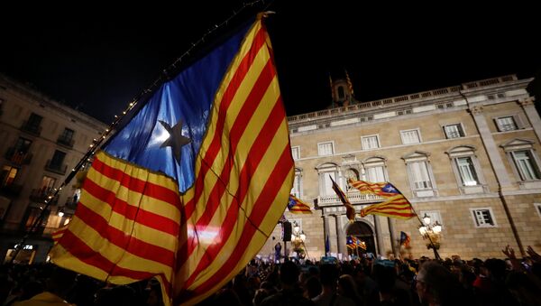 People celebrate and wave Catalan separatist flags in Sant Jaume square after the Catalan regional parliament declared independence from Spain in Barcelona, Spain, October 27, 2017 - Sputnik International