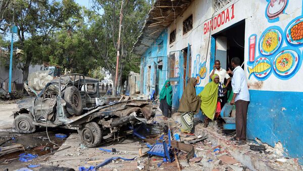 Residents gather at the scene of a suicide car bomb explosion, at the gate of Naso Hablod Two Hotel in Hamarweyne district of Mogadishu, Somalia October 29, 2017 - Sputnik International