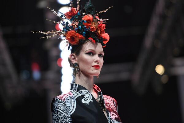 Lace and Velvet: Mercedes-Benz Fashion Week in Russia - Sputnik International