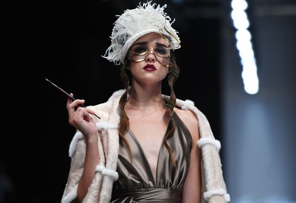 Lace and Velvet: Mercedes-Benz Fashion Week in Russia - Sputnik International