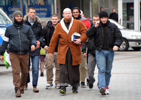 German Islamist Pierre Vogel, also known as Abu Hamza, with his followers German Islamist Pierre Vogel, also known as Abu Hamza, with his followers - Sputnik International