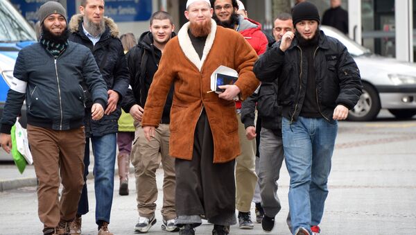 German Islamist Pierre Vogel, also known as Abu Hamza, with his followers - Sputnik International