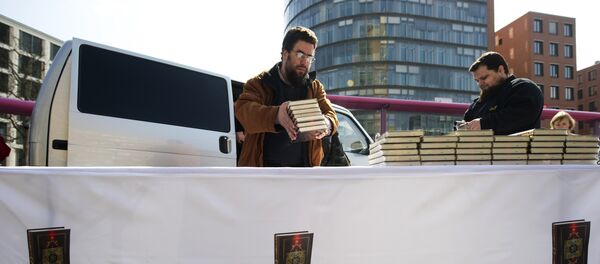 Supporters of the Salafist group House of the Quran (Haus vom Karan) give out Korans at Potsdamer Plarz in Berlin on April 14, 2012. The banner reads: Read! in the name of your Lord Supporters of the Salafist group House of the Quran (Haus vom Karan) give out Korans at Potsdamer Plarz in Berlin on April 14, 2012. The banner reads: Read! in the name of your Lord - Sputnik International