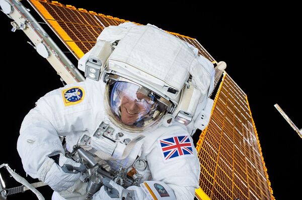 ESA (European Space Agency) astronaut Tim Peake seen during his first spacewalk - Sputnik International