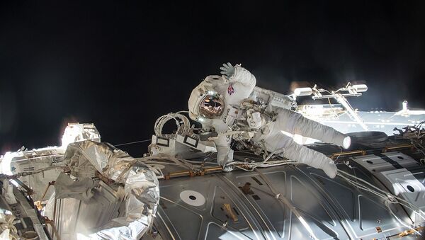 ESA (European Space Agency) astronaut Tim Peake seen during his first spacewalk - Sputnik International